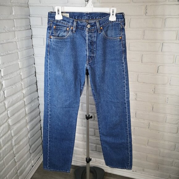 Levi's 501 Men's Size 30/30 Medium Wash Button Front Closure Blue Jeans - Picture 3 of 12